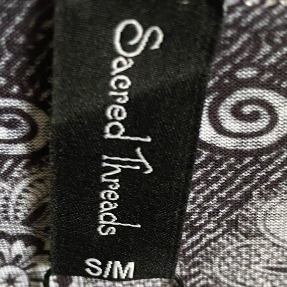 Sacred Threads NWT Gray Design Tunic with Sheer Lace Sleeve. Size S/M - Picture 8 of 9